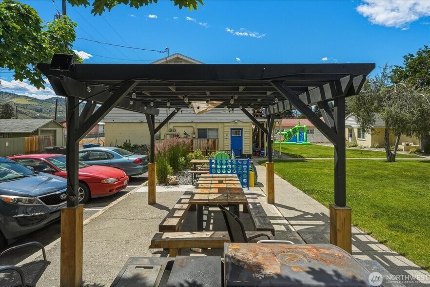 More Photos Of 315 W Gibson AVE, Chelan Apartments For Sale