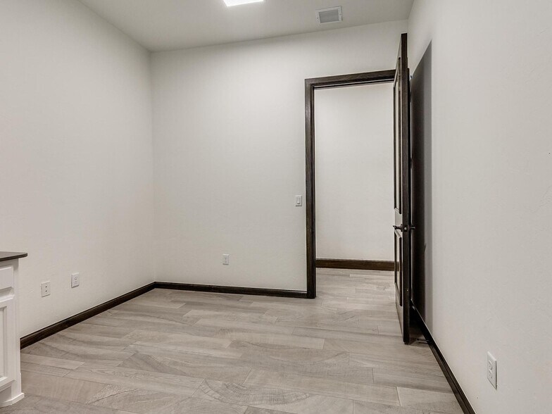 More Photos Of 4331 Adams, Norman Office For Lease