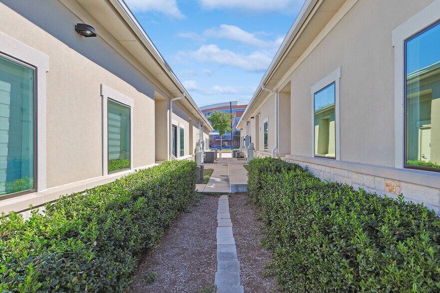 More Photos Of 3443 E Renner Rd, Plano Office For Sale