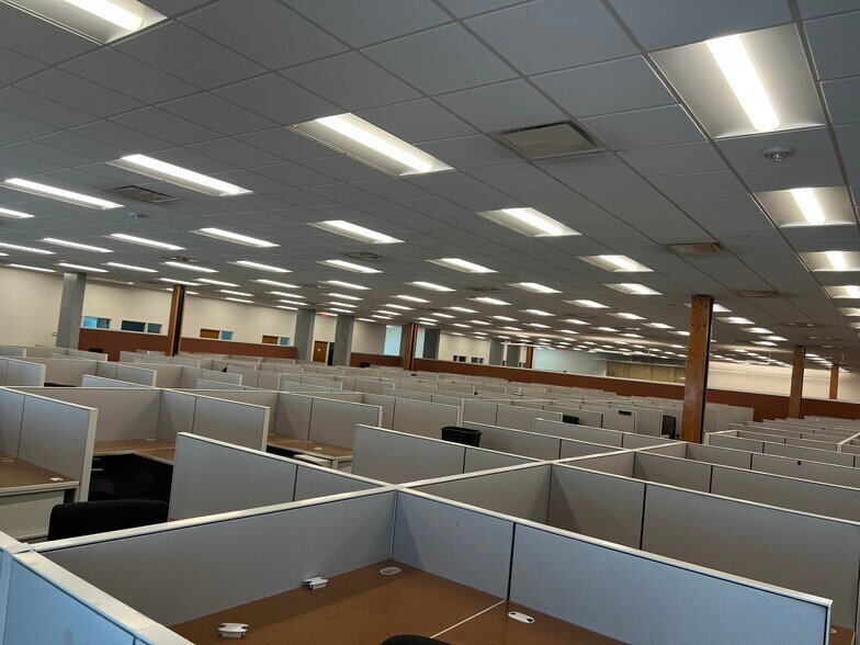 More Photos Of 2160 Colonial Blvd, Fort Myers Medical For Lease