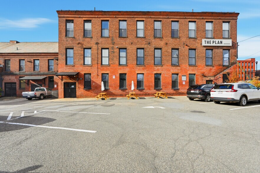 More Photos Of 420 Dwight St, Holyoke Manufacturing For Lease