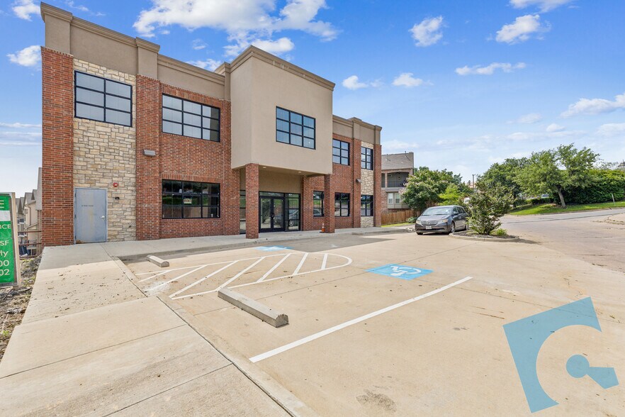 Primary Photo Of 840 Ranchview Dr, Irving Office For Sale