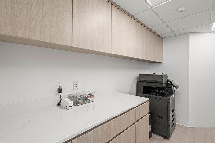 More Photos Of 324 Royal Palm Way, Palm Beach Office For Lease