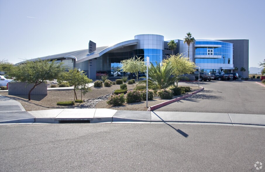 Primary Photo Of 3195 W Armstrong Pl, Chandler Flex For Sale