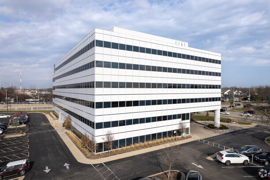 More Photos Of 40 Skokie Blvd, Northbrook Office For Sale