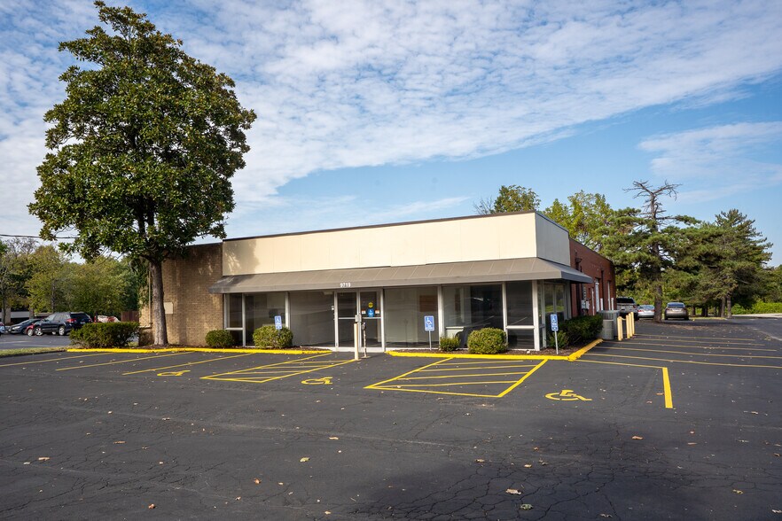 More Photos Of 9719 Olive Blvd, Olivette Freestanding For Lease