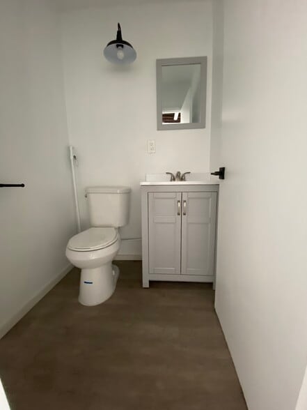 More Photos Of 7361 Ethel Ave, North Hollywood Service For Lease