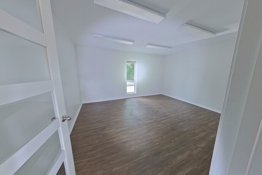 More Photos Of 5113 N Davis Hwy, Pensacola Office For Lease