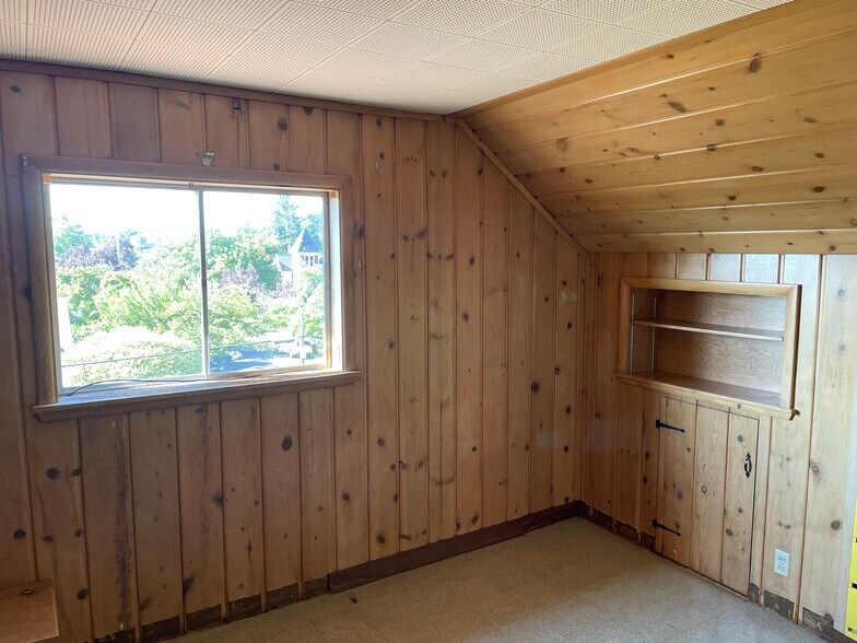 More Photos Of 480 W 7th Ave, Junction City Storefront Retail Office For Sale