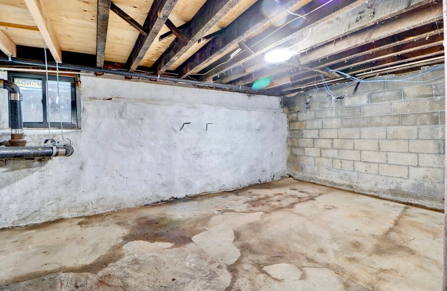 More Photos Of 7416 Cypress Hills St, Glendale Manufacturing For Sale