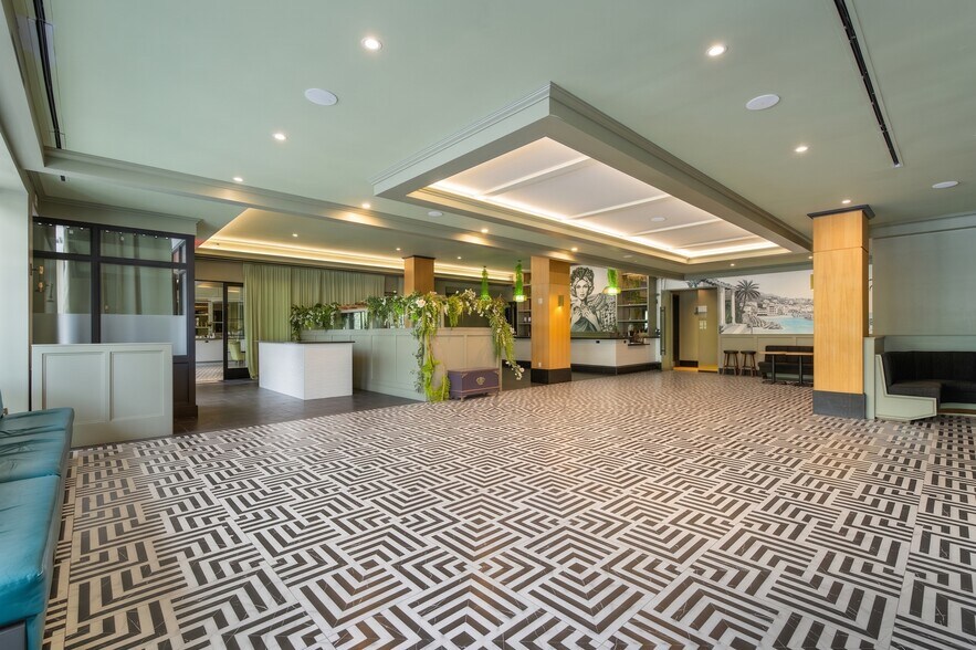 More Photos Of 24 Navy Pier Ct, Staten Island Restaurant For Lease