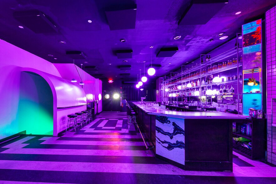 More Photos Of 990 Broadway, Brooklyn Bar For Lease