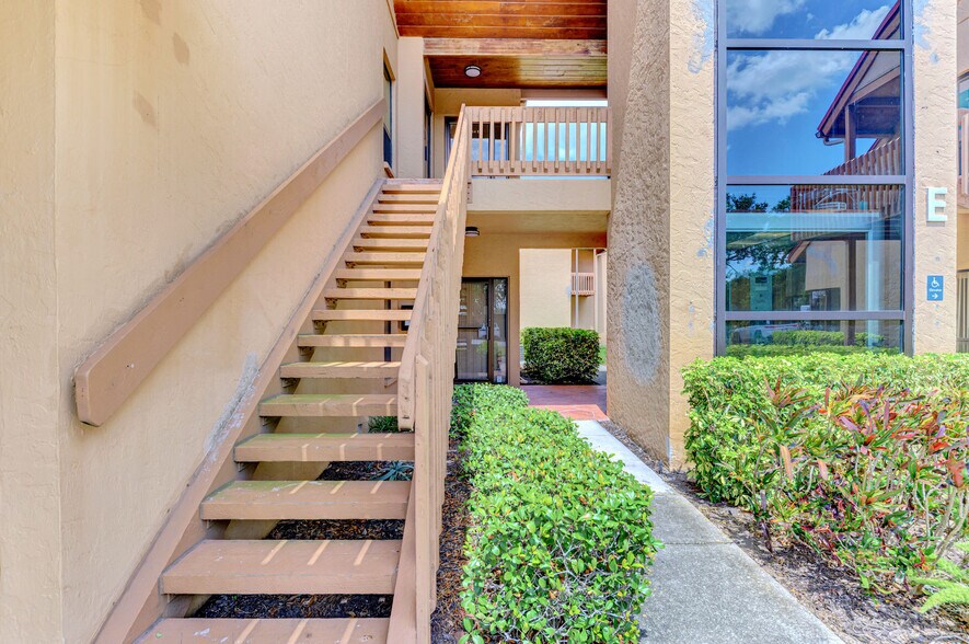 More Photos Of 2831 Ringling Blvd, Sarasota Medical For Sale