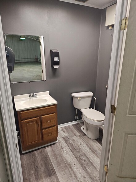 More Photos Of 506 N Conecuh St, Greenville Warehouse For Lease