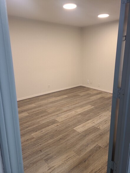 More Photos Of 9714-9748 E 55th Pl, Tulsa Light Manufacturing For Lease