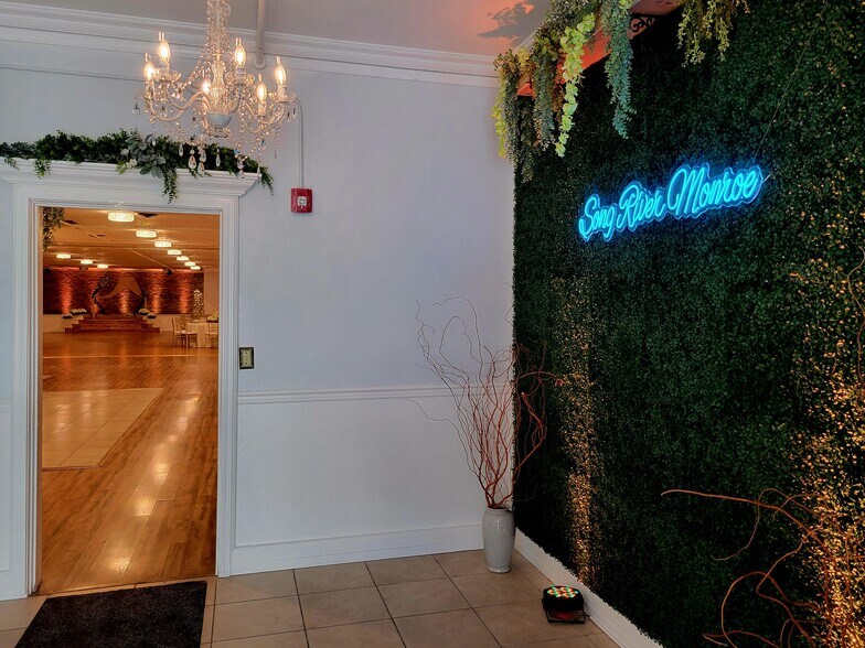 More Photos Of 114 N Lewis St, Monroe Freestanding For Lease