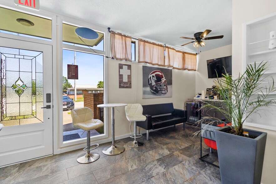 More Photos Of 601 Mary Lake Dr, Bryan Office Residential For Lease