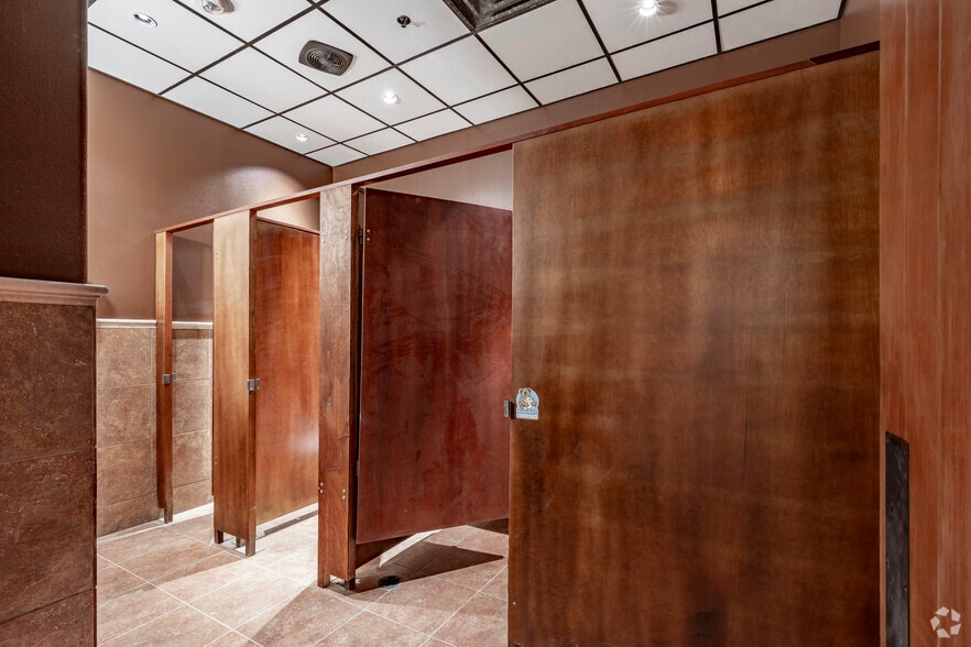 More Photos Of 17660 Henderson Pass, San Antonio Restaurant For Sale