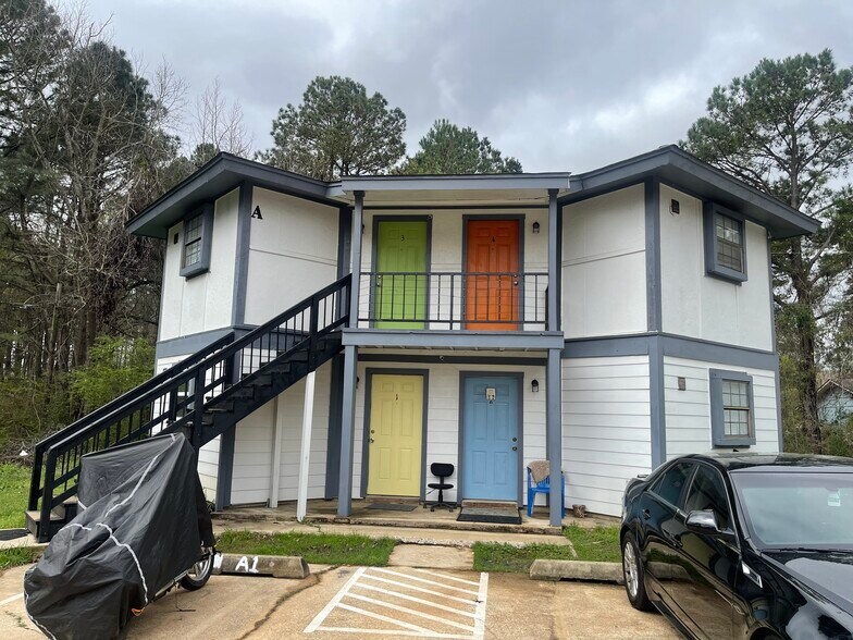 More Photos Of 301 Pine Wilderness Dr, Queen City Apartments For Sale