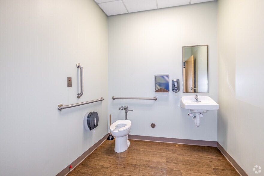 More Photos Of 2000 Brabham Ave, Jacksonville Medical For Lease