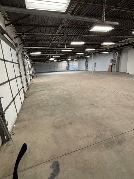 More Photos Of 535 E Cimarron St, Colorado Springs Warehouse For Sale