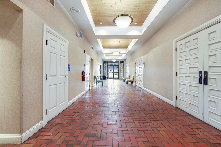 More Photos Of 1351 Blue Lakes N Blvd, Twin Falls Storefront Retail Office For Lease