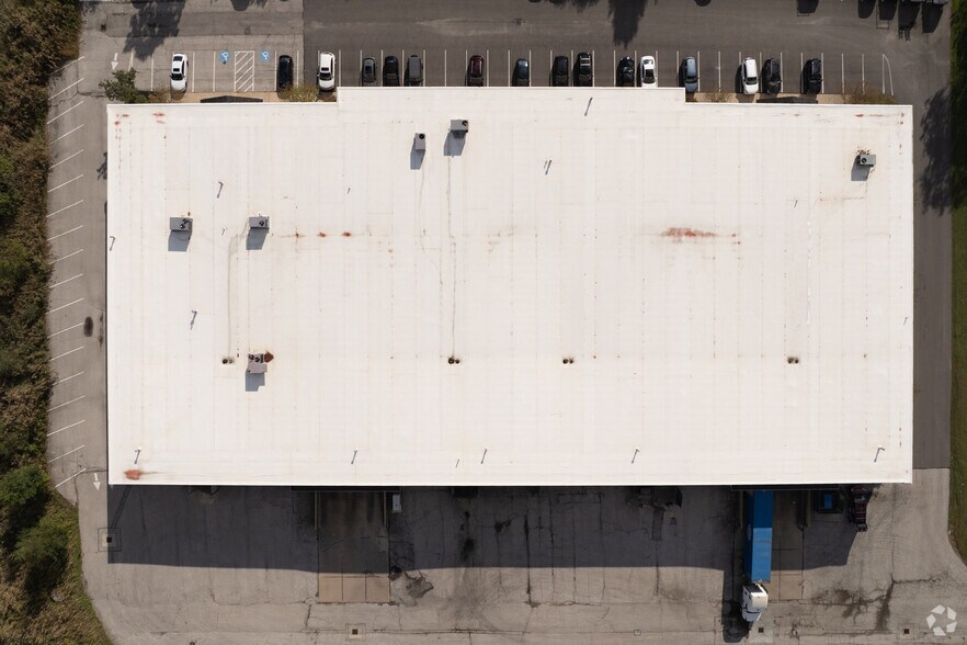 More Photos Of 10221 Sweet Valley Dr, Valley View Warehouse For Lease