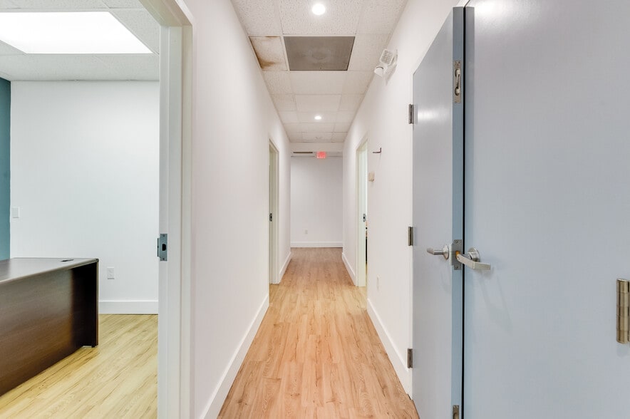 More Photos Of 16945 General Puller Hwy, Deltaville Office For Sale