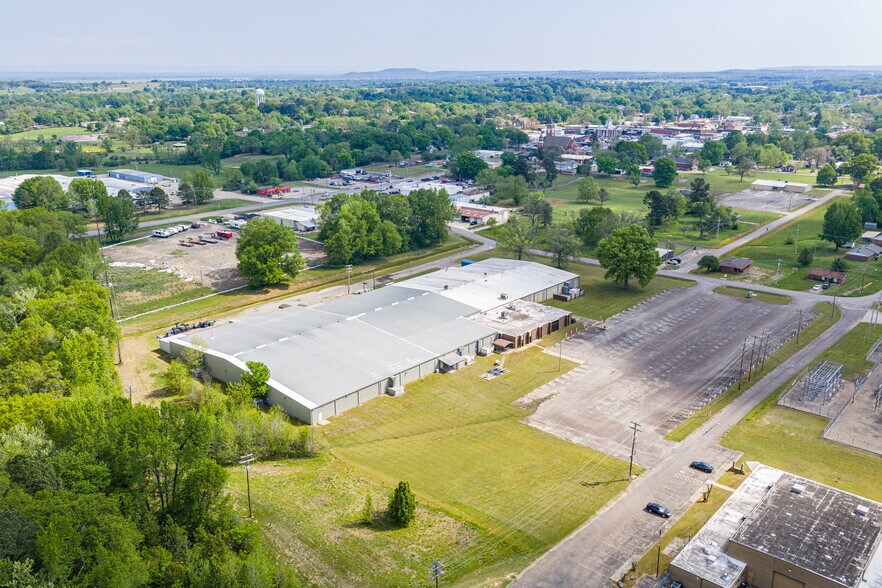 More Photos Of 310 Pennington Dr, Paris Manufacturing For Sale