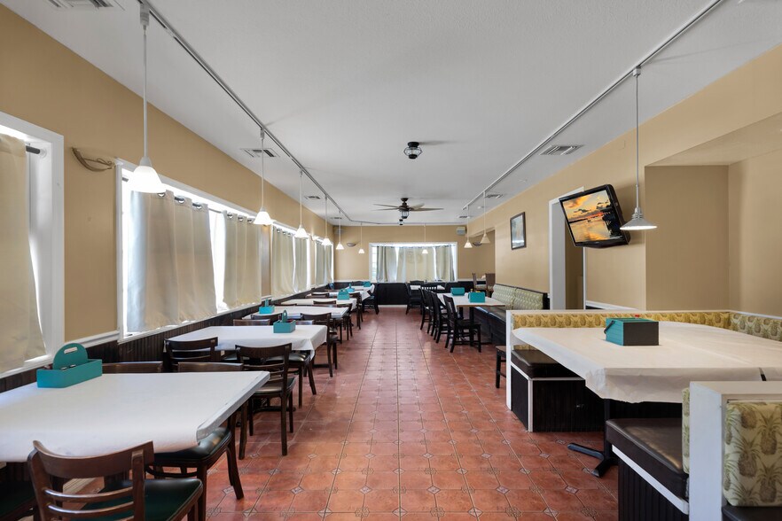 More Photos Of 81901 Overseas Hwy, Islamorada Restaurant For Sale