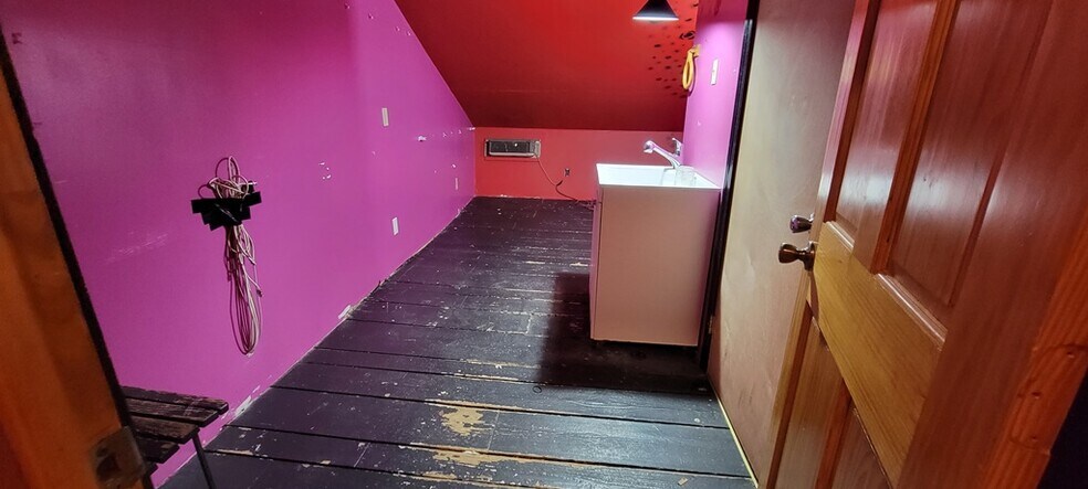 More Photos Of 325 N Main St, Liberty Flex For Lease