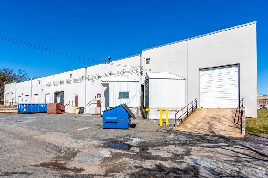 More Photos Of 3 Greek Ln, Edison Manufacturing For Lease