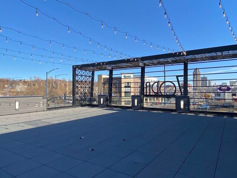 More Photos Of 2120 Ingersoll Ave, Des Moines Restaurant For Lease