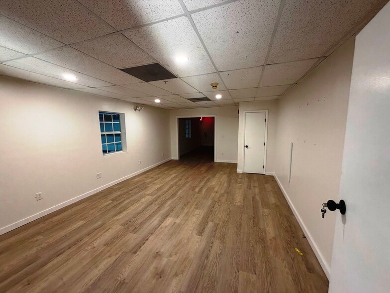 More Photos Of 2020 Ortiz Ave, Fort Myers Warehouse For Lease