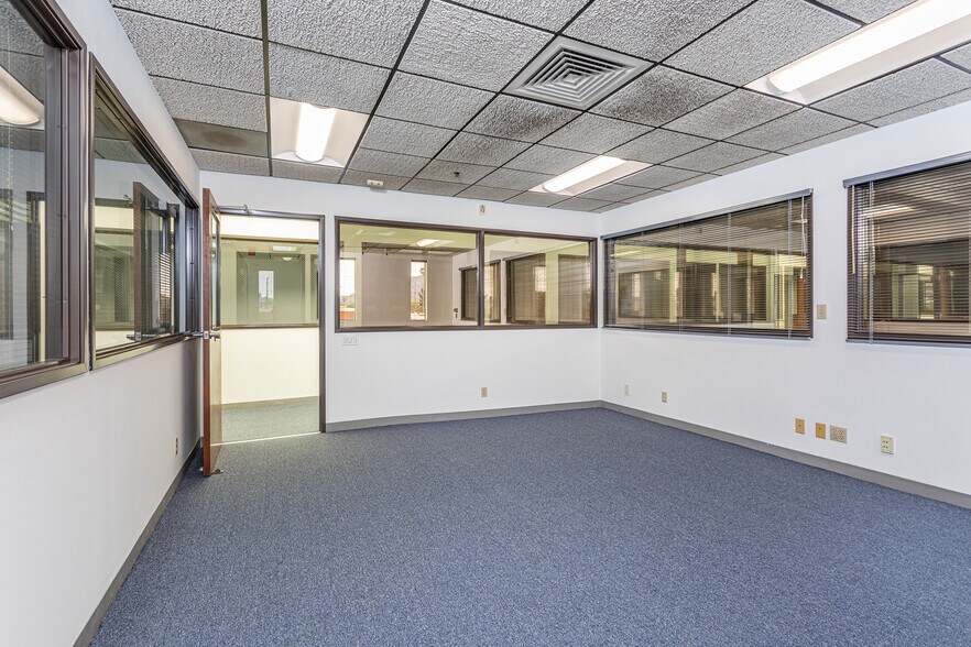 More Photos Of 132-142 W Verdugo Ave, Burbank Unknown For Lease