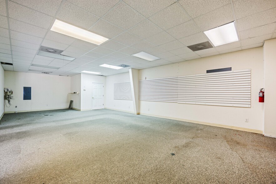 More Photos Of 7227 Beach Dr SW, Ocean Isle Beach Freestanding For Lease