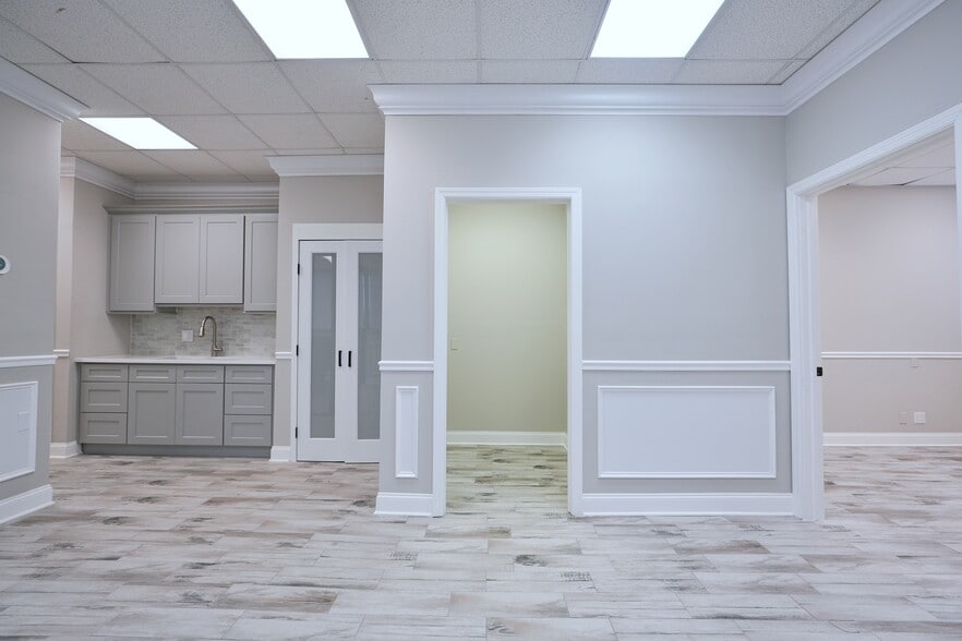More Photos Of 260 Christopher Ln, Staten Island Medical For Lease