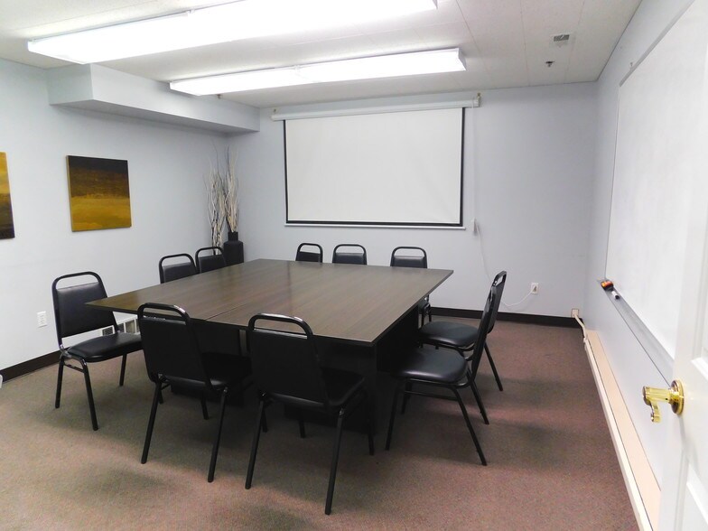 More Photos Of 672 E Union Sq, Sandy Storefront Retail Office For Lease