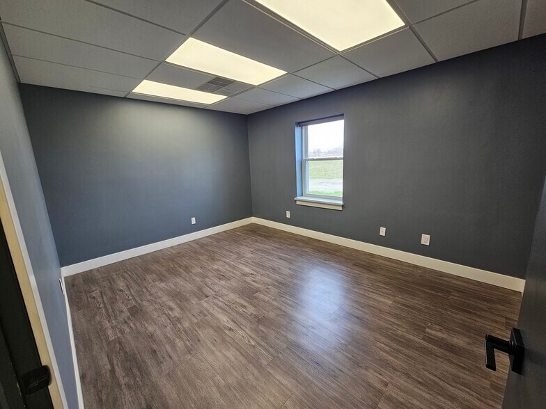 More Photos Of 1314 Barnhart Rd, Troy Office For Lease