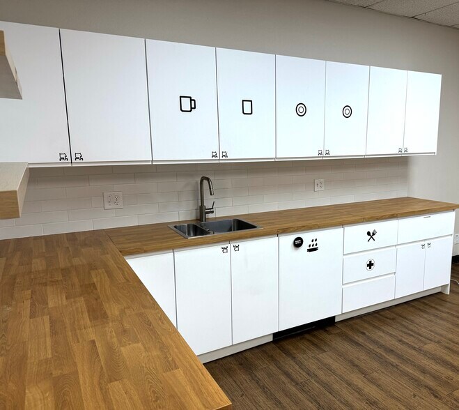 More Photos Of 8605 Cross Park Dr, Austin Office For Lease