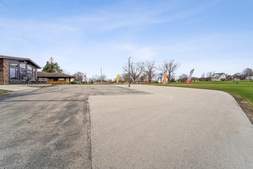 More Photos Of 707 W Park Ave, Kiel Restaurant For Sale