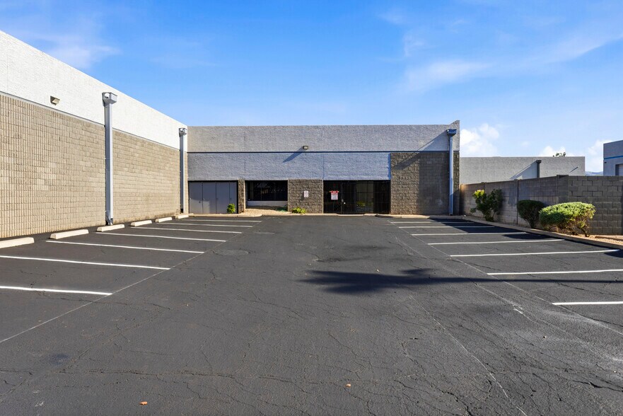 More Photos Of 3745 E Wier Ave, Phoenix Warehouse For Lease