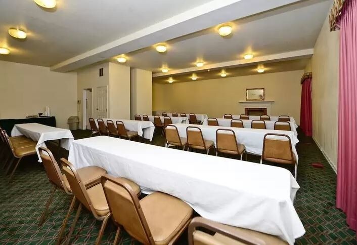 More Photos Of 220 S Interstate Dr, Sikeston Hotel For Sale