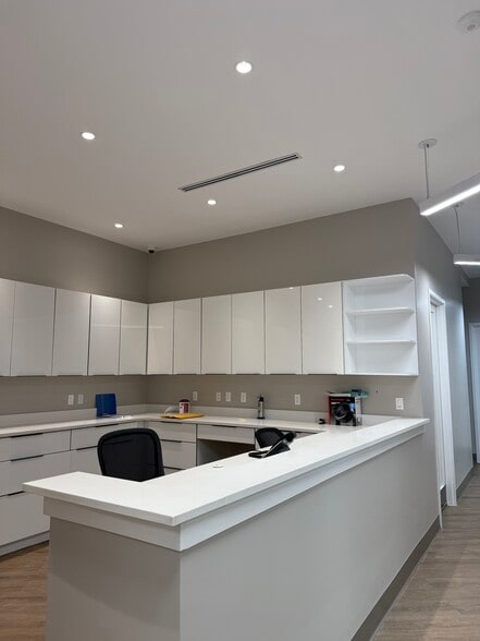 More Photos Of 215 Lincoln Rd, Miami Beach Storefront Retail Office For Lease