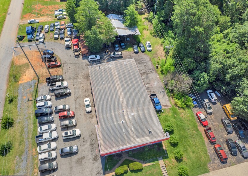 More Photos Of 2342 North Expressway, Griffin Auto Repair For Sale