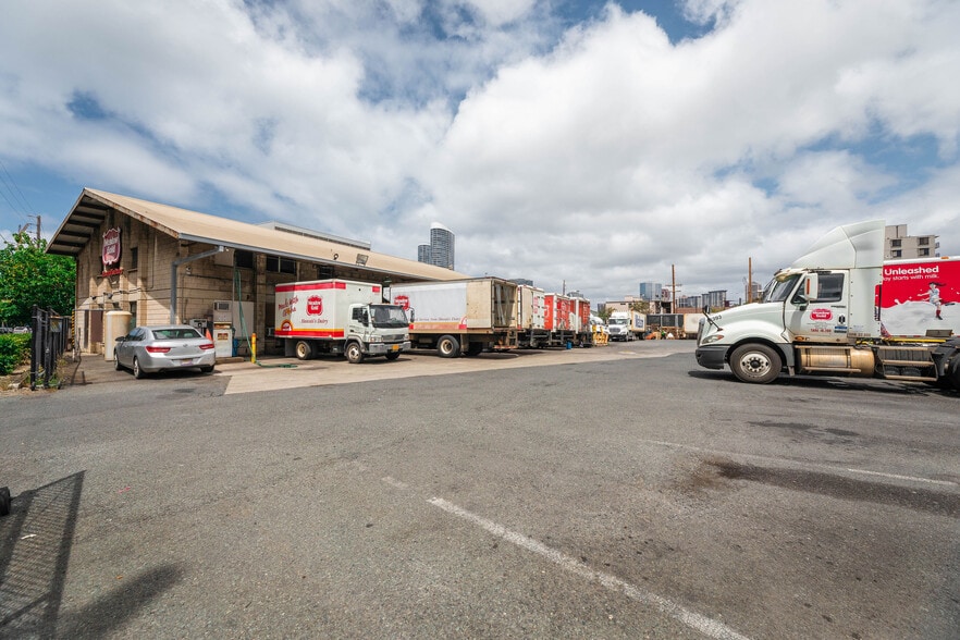More Photos Of 824 Sheridan St, Honolulu Warehouse For Lease