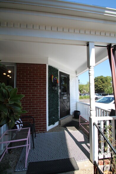 More Photos Of 143 Chenoweth Ln, Louisville Freestanding For Lease