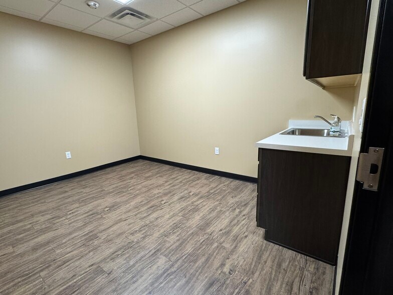 More Photos Of 1361 N Alma School Rd, Chandler Restaurant For Lease