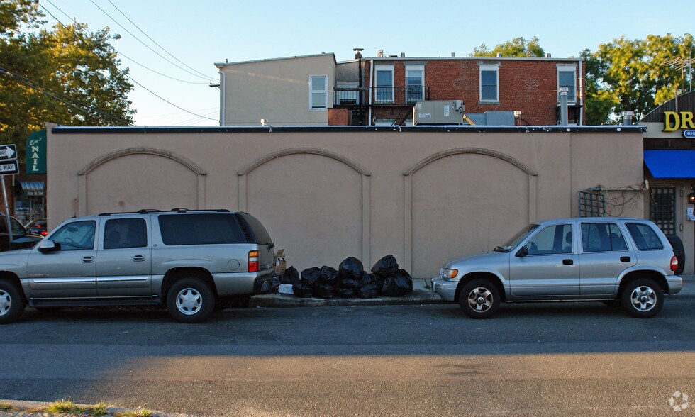 More Photos Of 4-8 Green St, Huntington Storefront For Lease