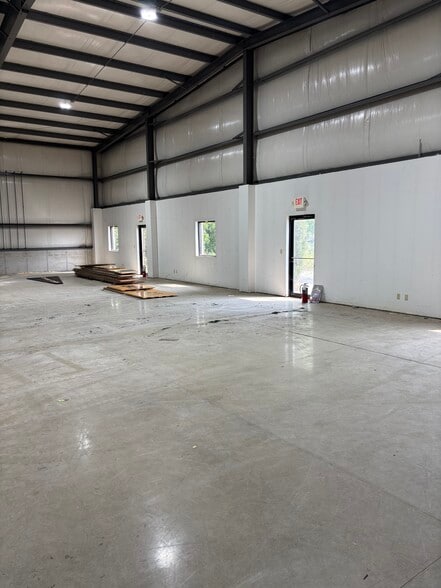 More Photos Of 2785 Klondike Rd, West Lafayette Showroom For Lease